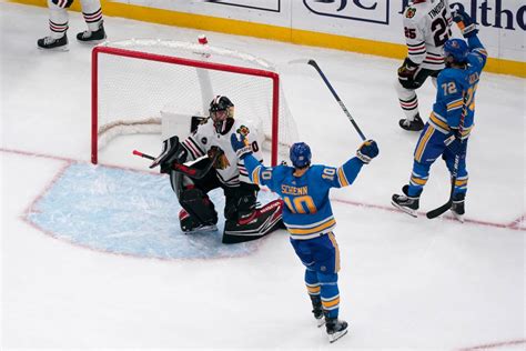 Blues spark epic comeback over Blackhawks, win 7-5 behind five third-period goals
